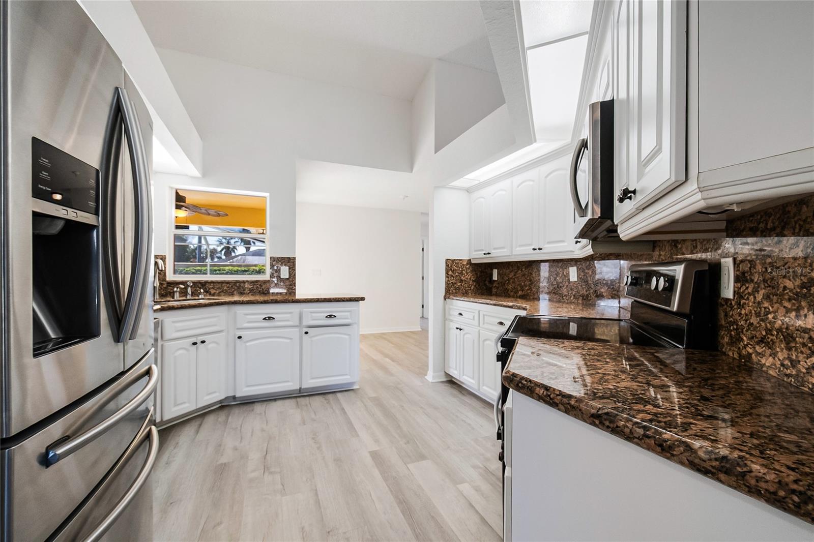 Image 8 of 34 For 7044 Summit Circle