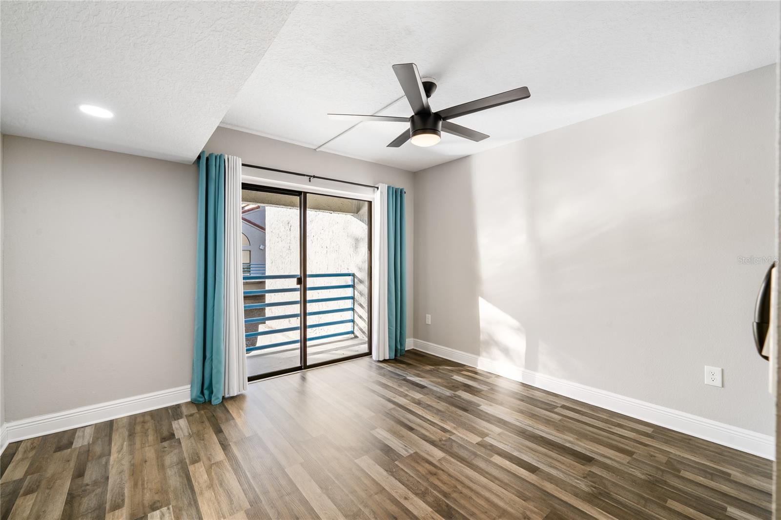 Image 25 of 52 For 1000 Winderley Place 142