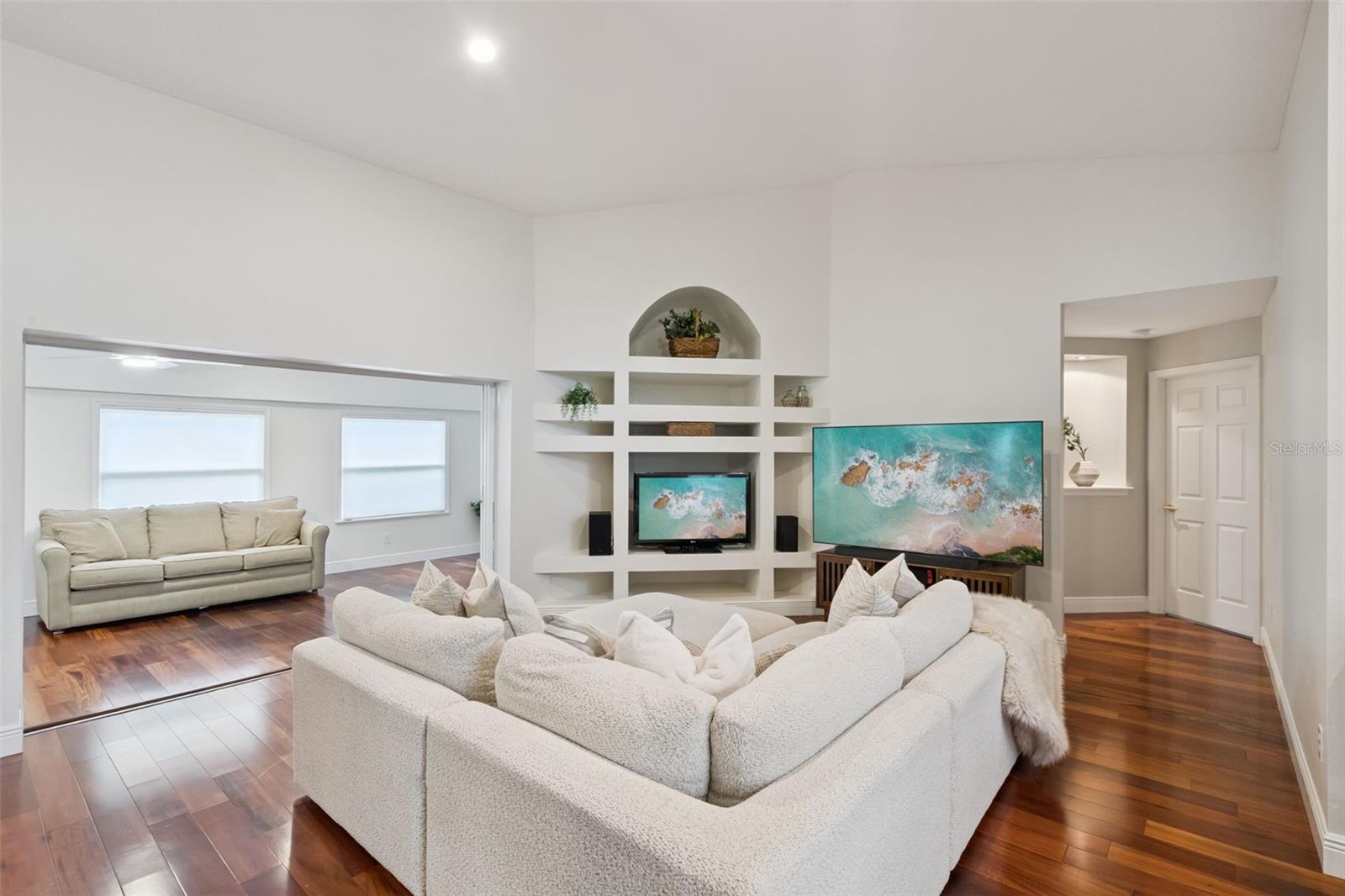 Image 11 of 72 For 9805 Spring Lake Drive