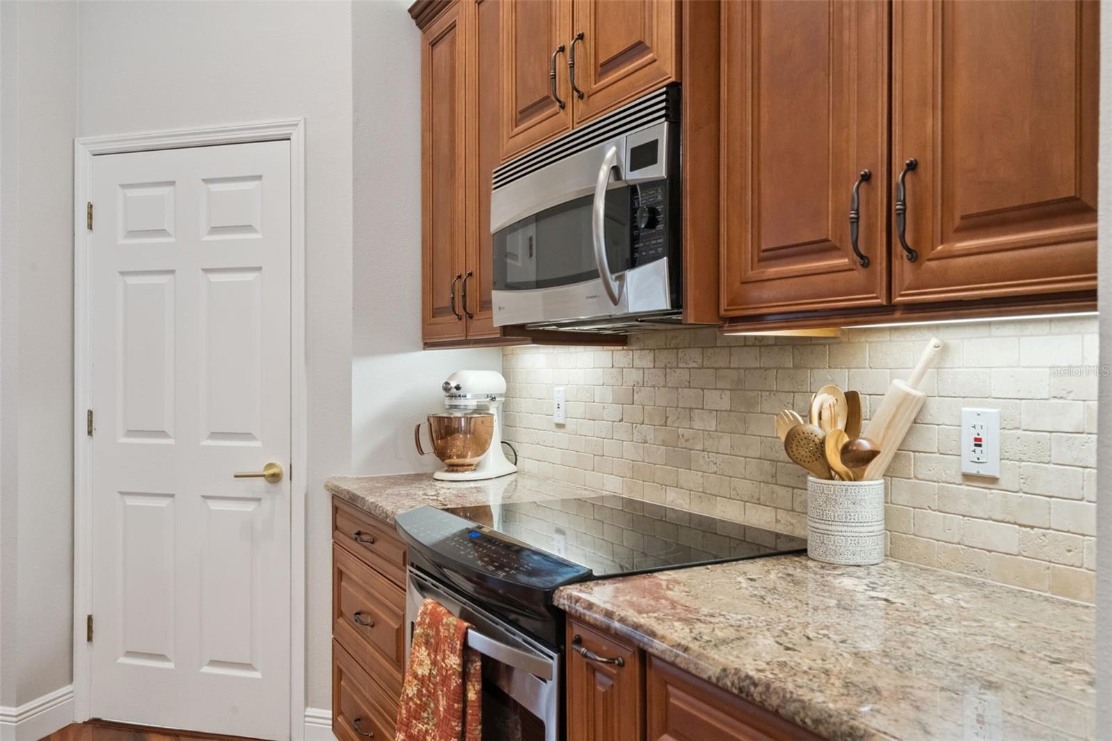 Image 21 of 72 For 9805 Spring Lake Drive