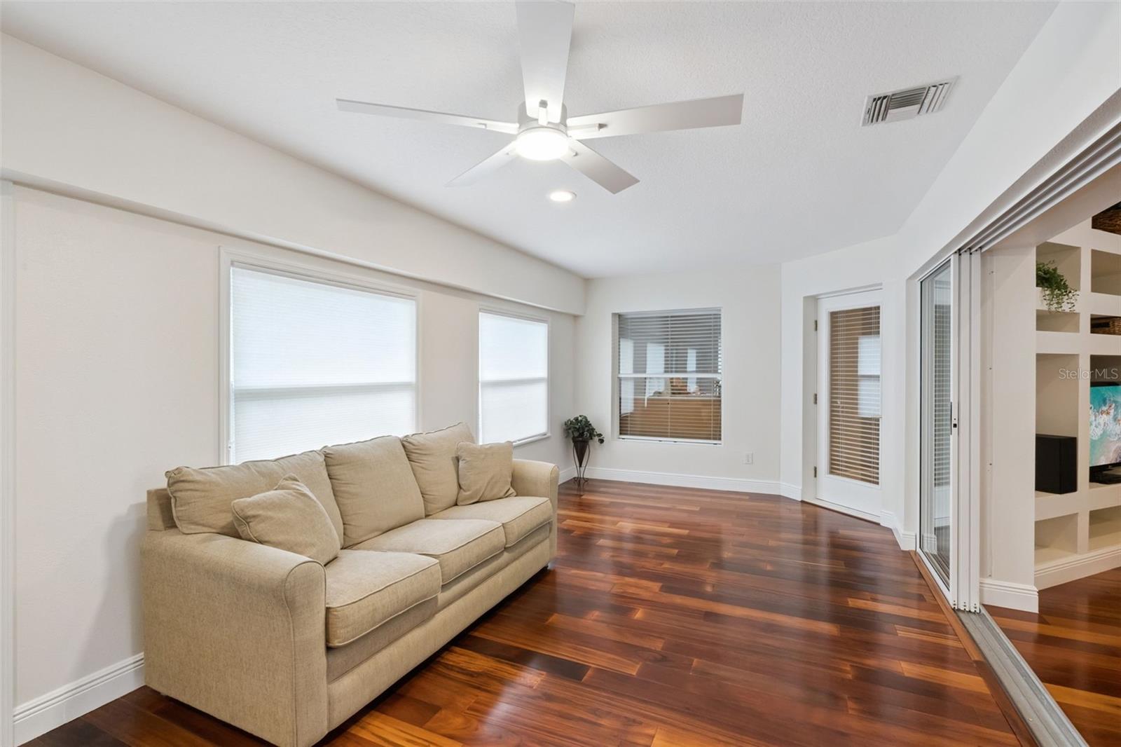 Image 36 of 72 For 9805 Spring Lake Drive