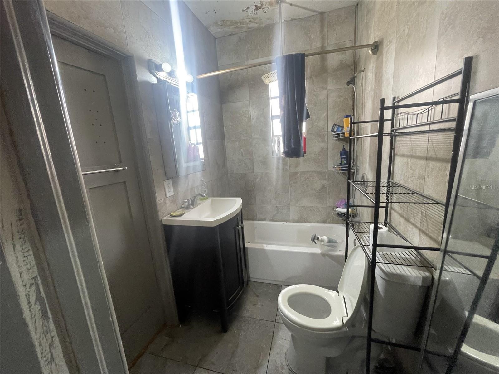 Image 14 of 18 For 1996 Indiana Avenue