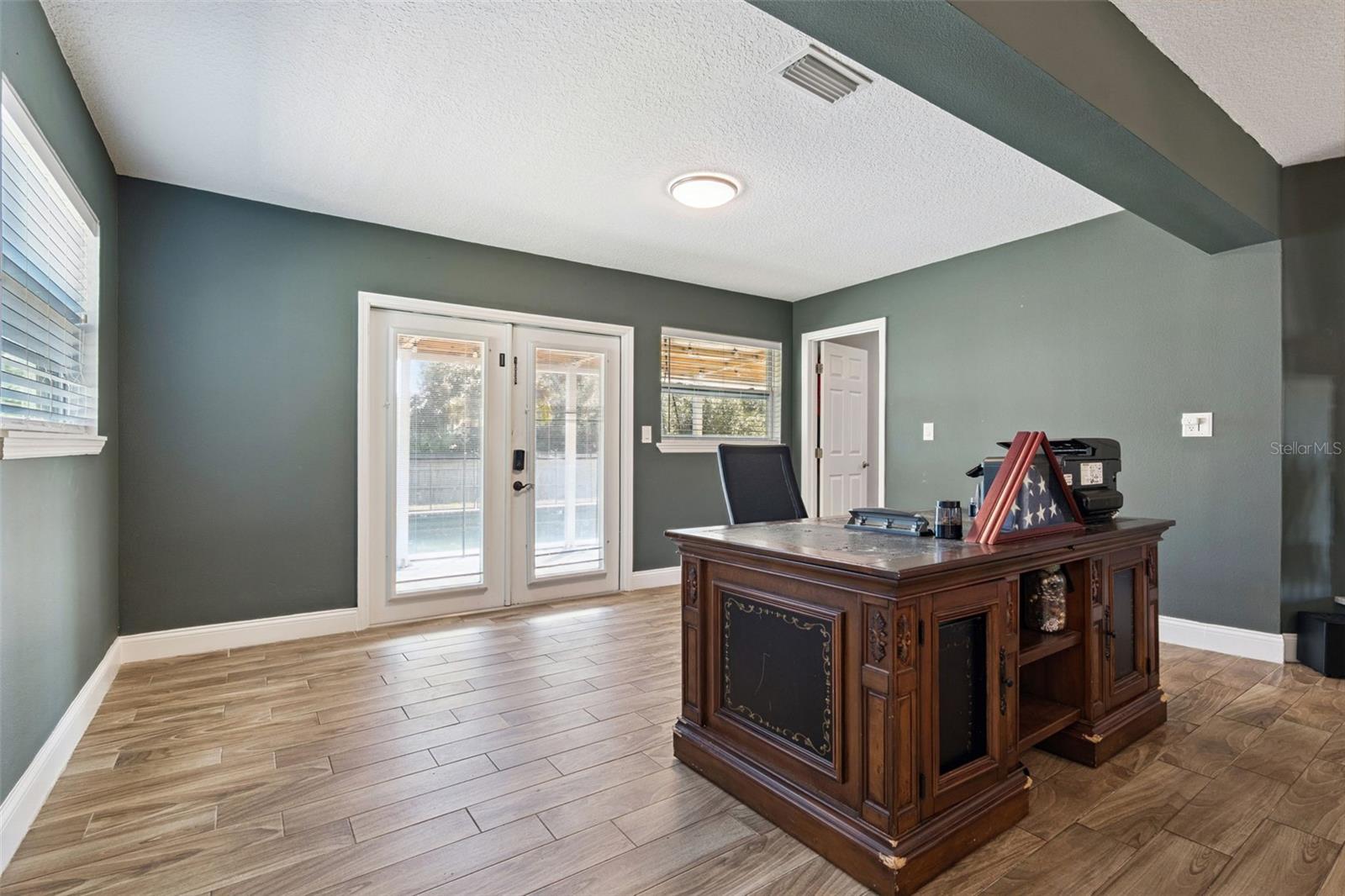 Image 10 of 32 For 120 Cumberland Circle