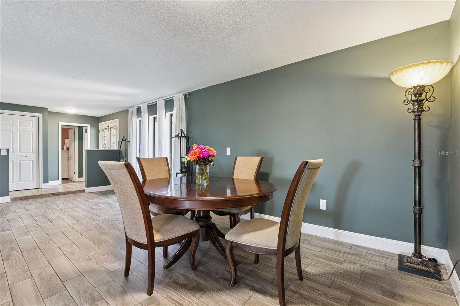 Image 13 of 32 For 120 Cumberland Circle