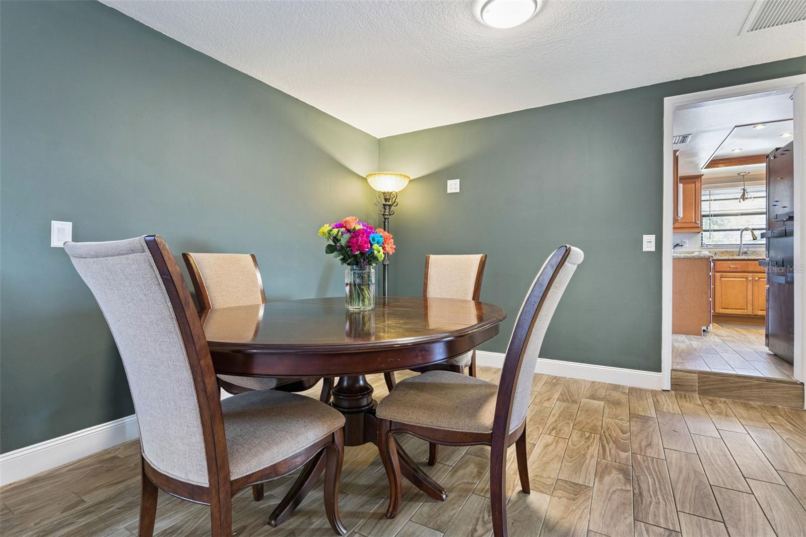 Image 14 of 32 For 120 Cumberland Circle