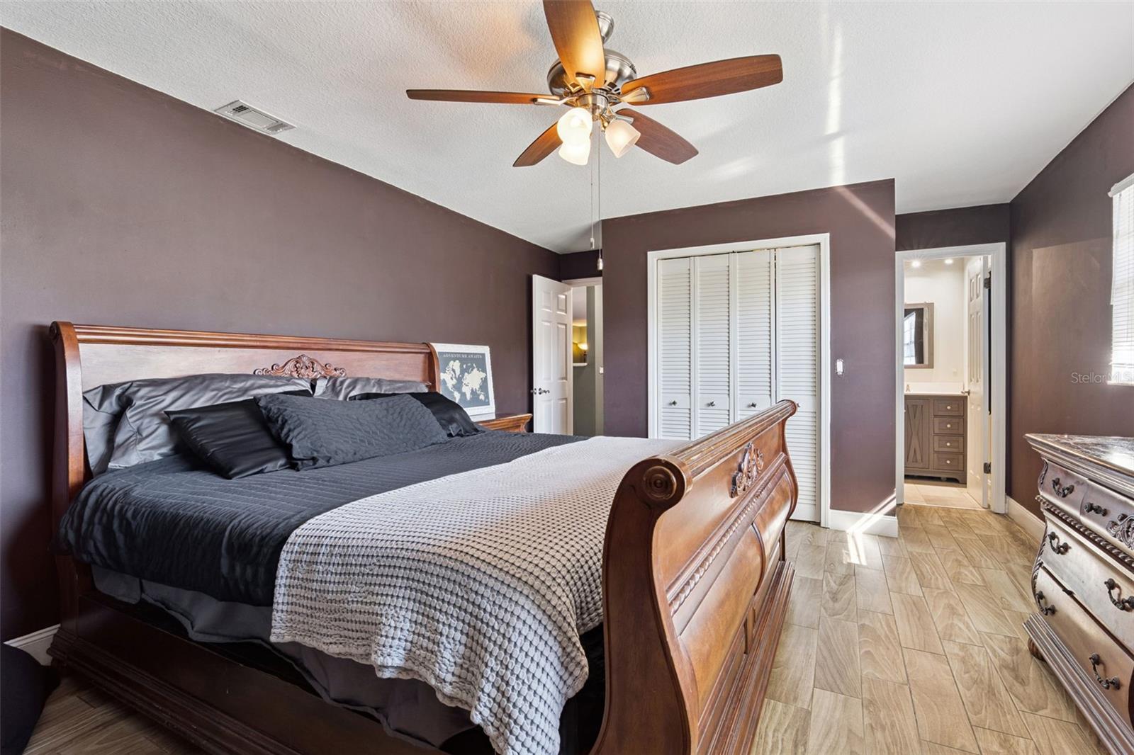 Image 19 of 32 For 120 Cumberland Circle