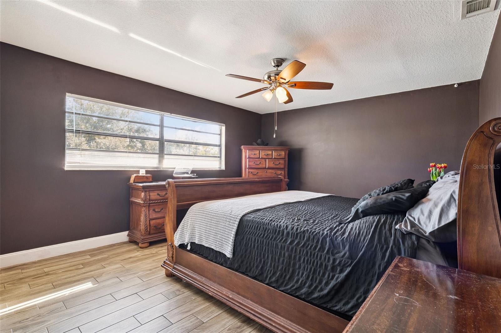 Image 21 of 32 For 120 Cumberland Circle