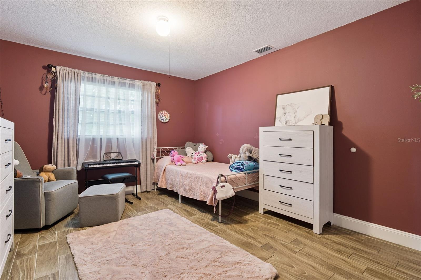 Image 23 of 32 For 120 Cumberland Circle