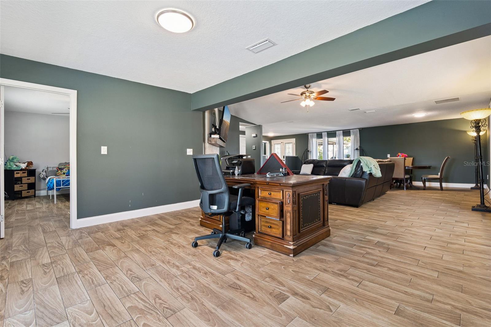 Image 9 of 32 For 120 Cumberland Circle