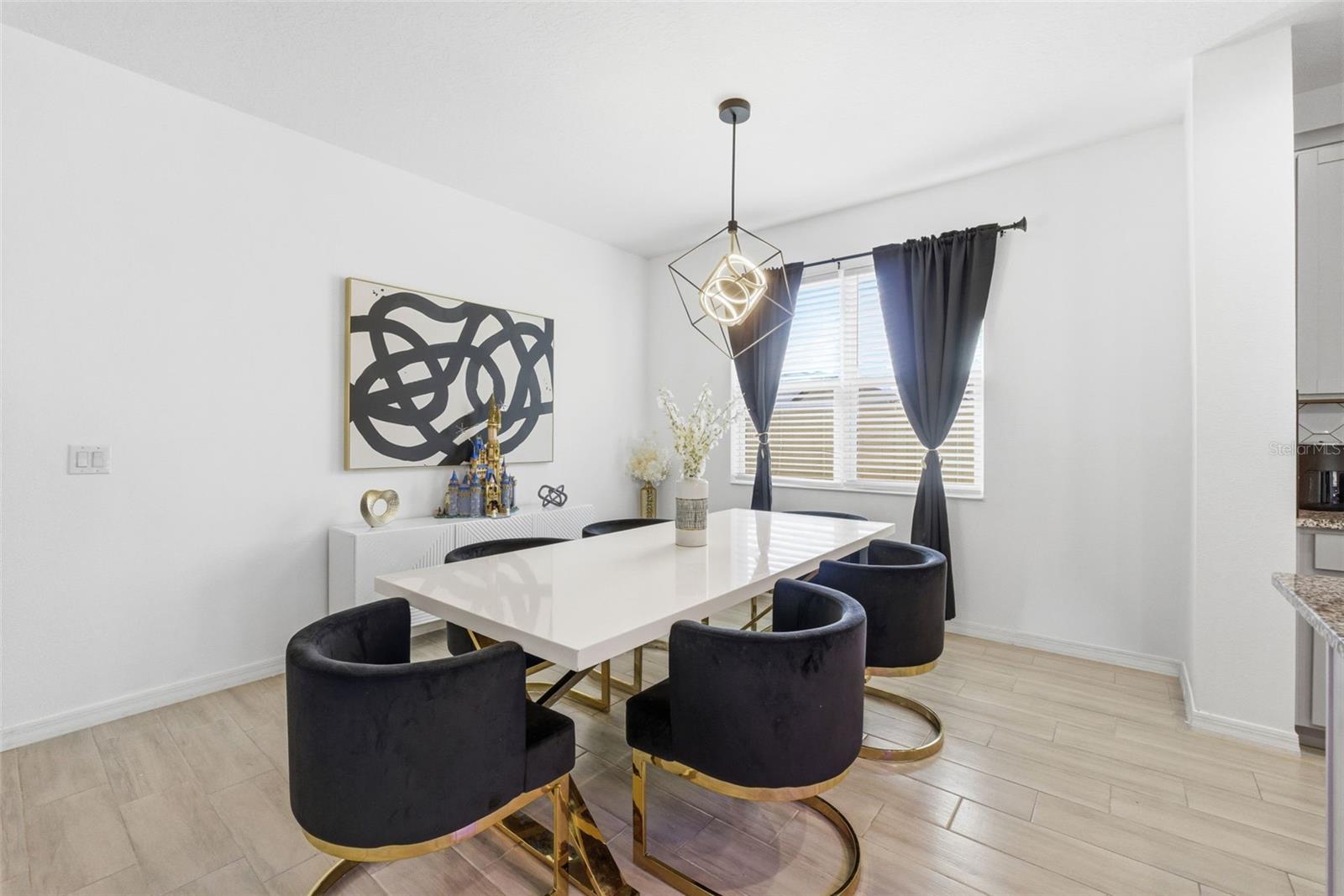 Image 13 of 98 For 751 Campo Lane