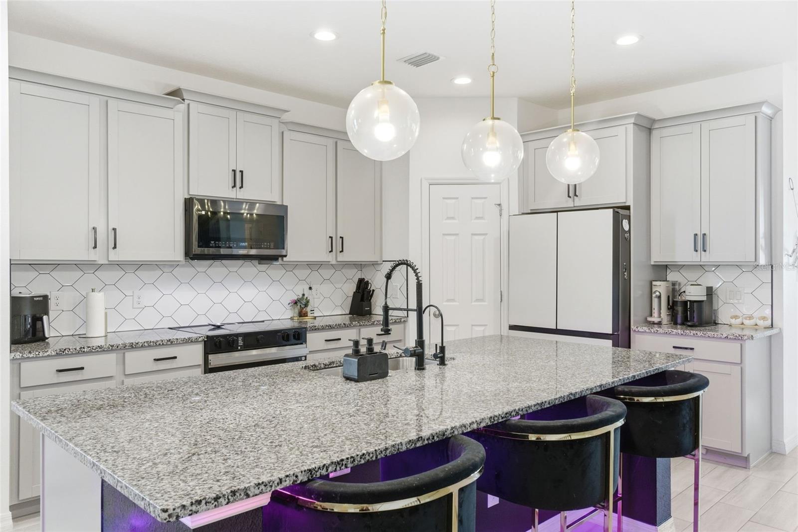 Image 16 of 98 For 751 Campo Lane