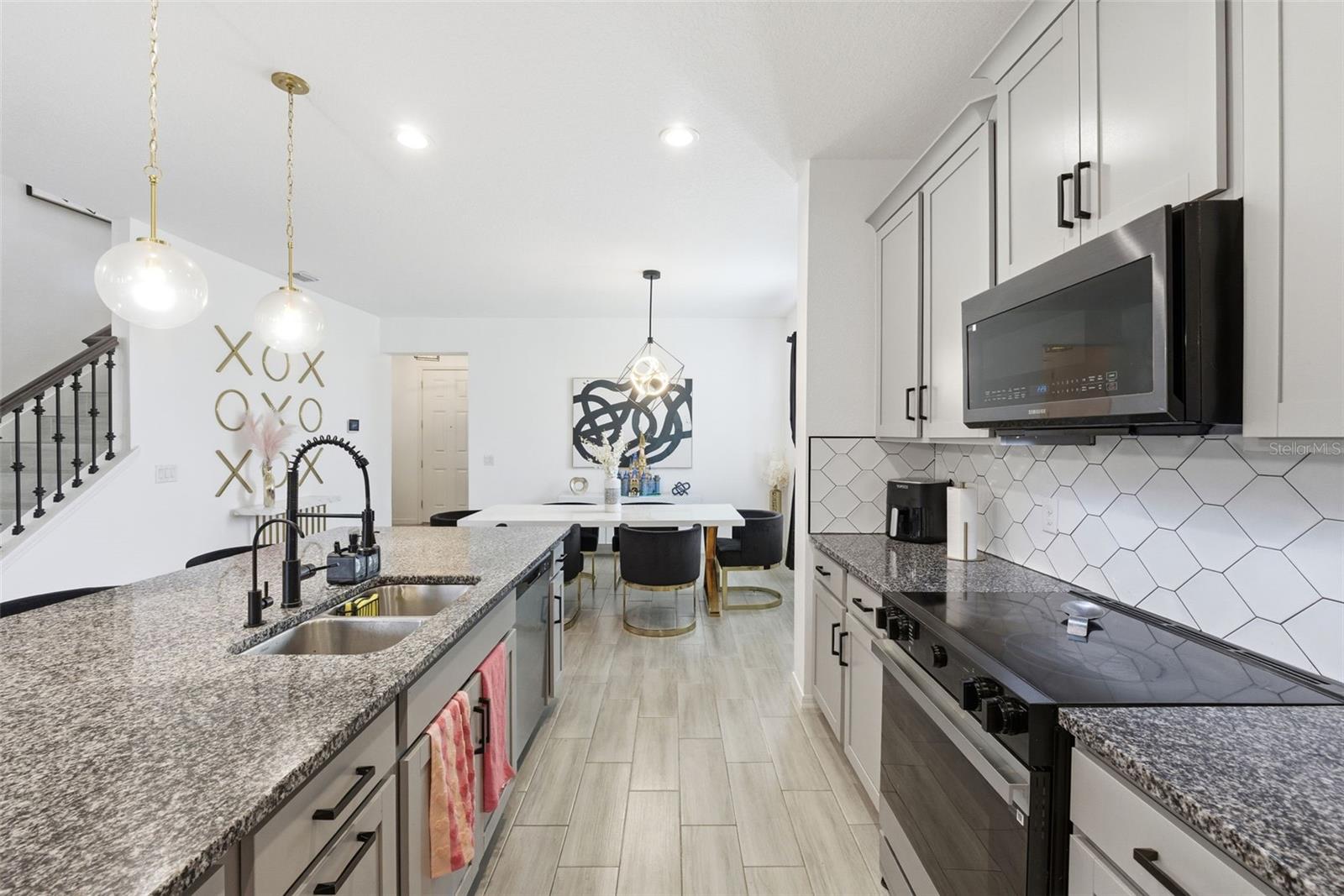 Image 18 of 98 For 751 Campo Lane