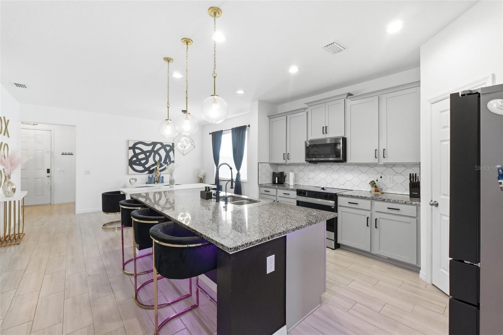 Image 19 of 98 For 751 Campo Lane