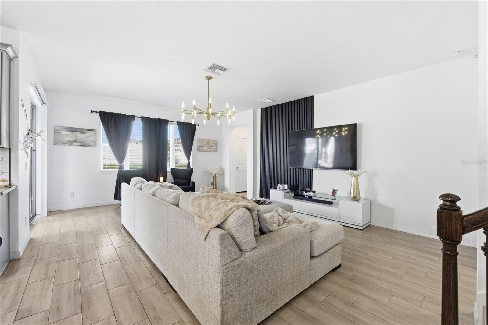 Image 21 of 98 For 751 Campo Lane