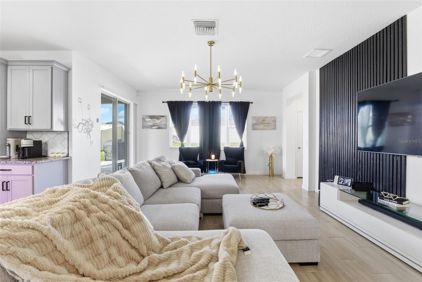 Image 22 of 98 For 751 Campo Lane