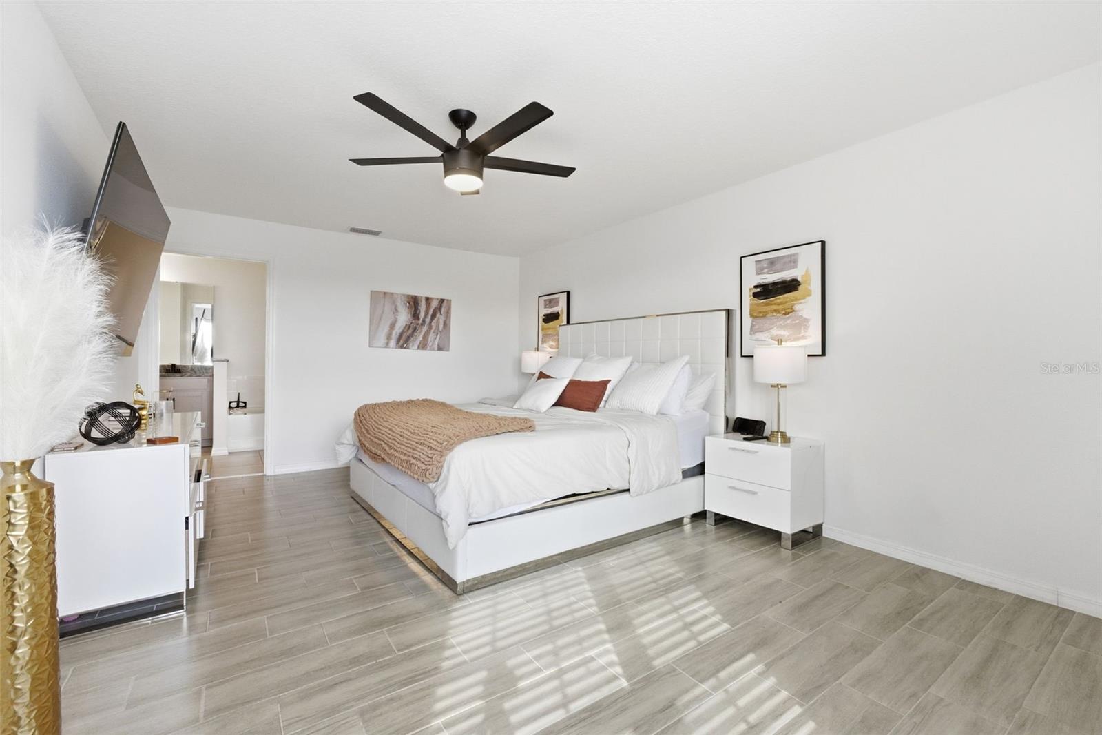 Image 35 of 98 For 751 Campo Lane