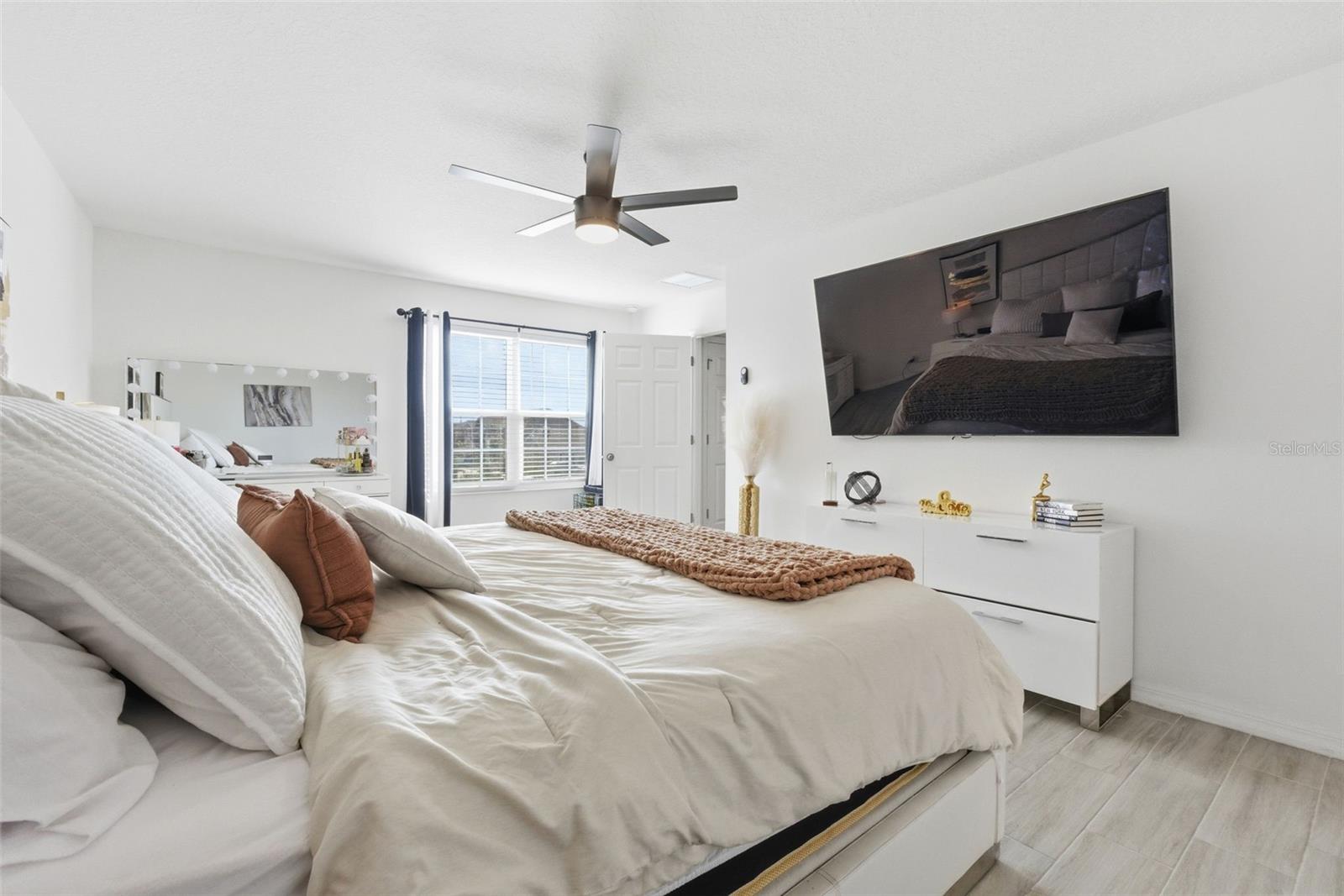 Image 38 of 98 For 751 Campo Lane