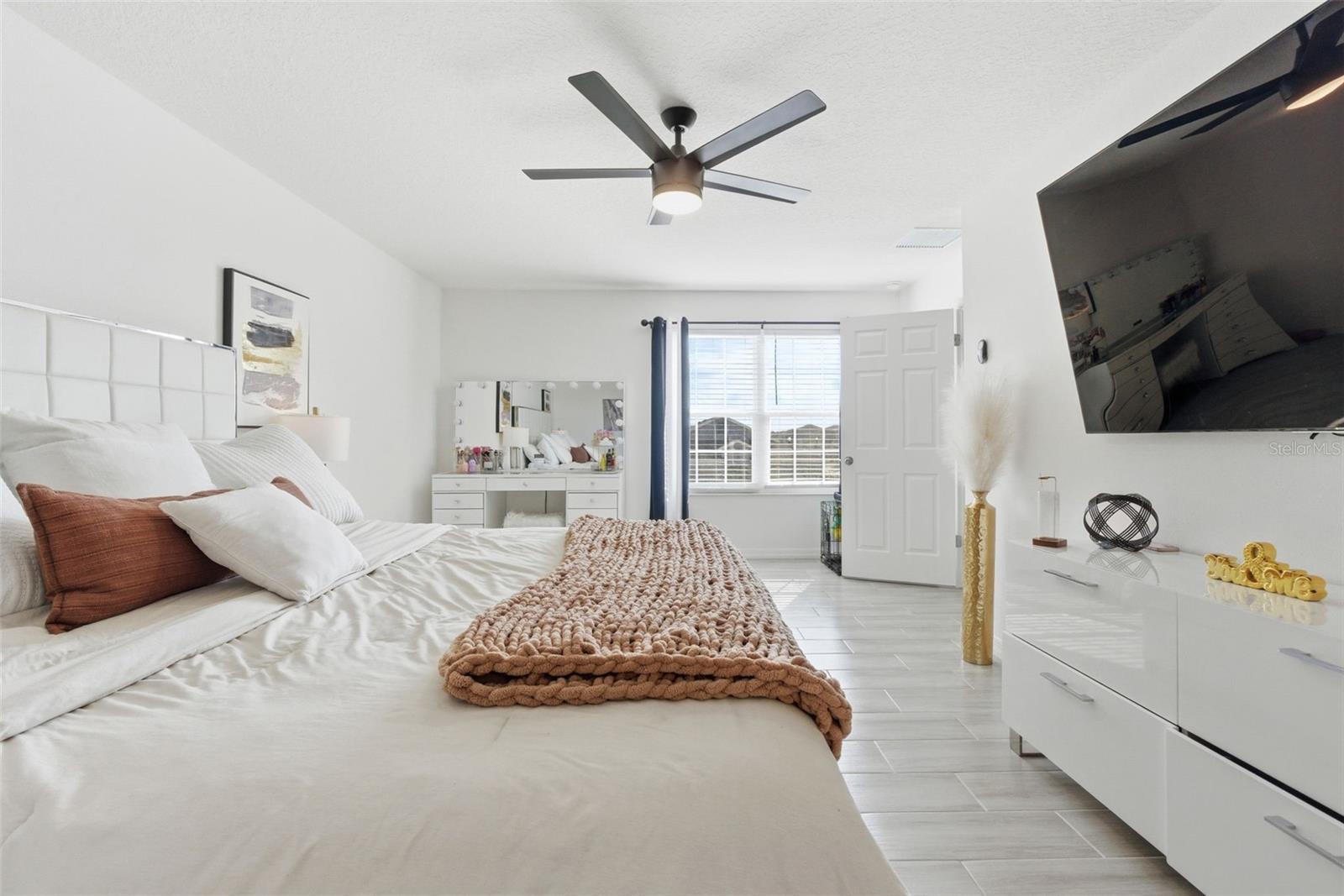 Image 39 of 98 For 751 Campo Lane