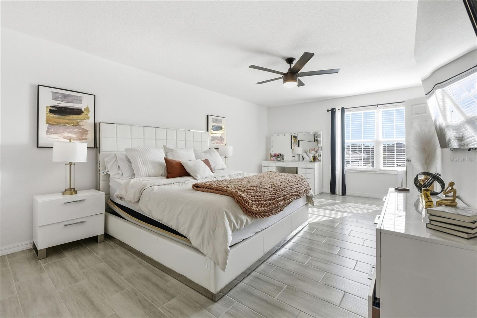 Image 40 of 98 For 751 Campo Lane