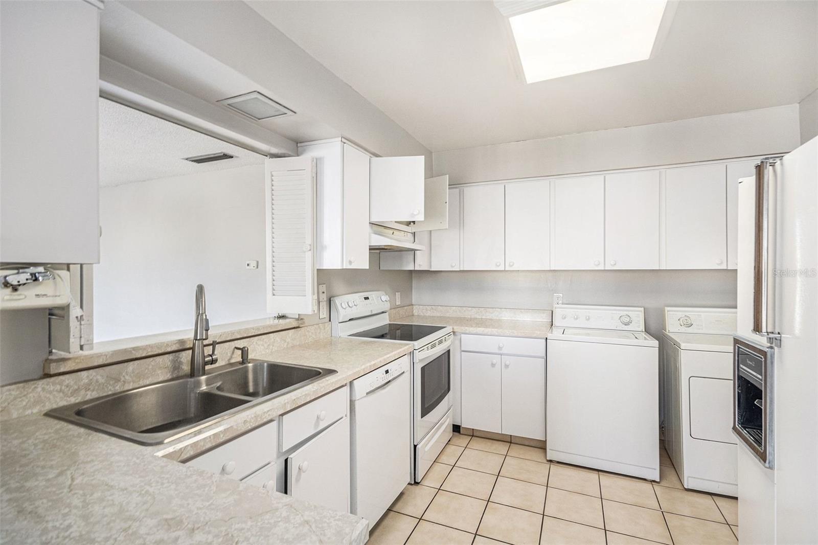 Image 15 of 28 For 144 Maitland Avenue C