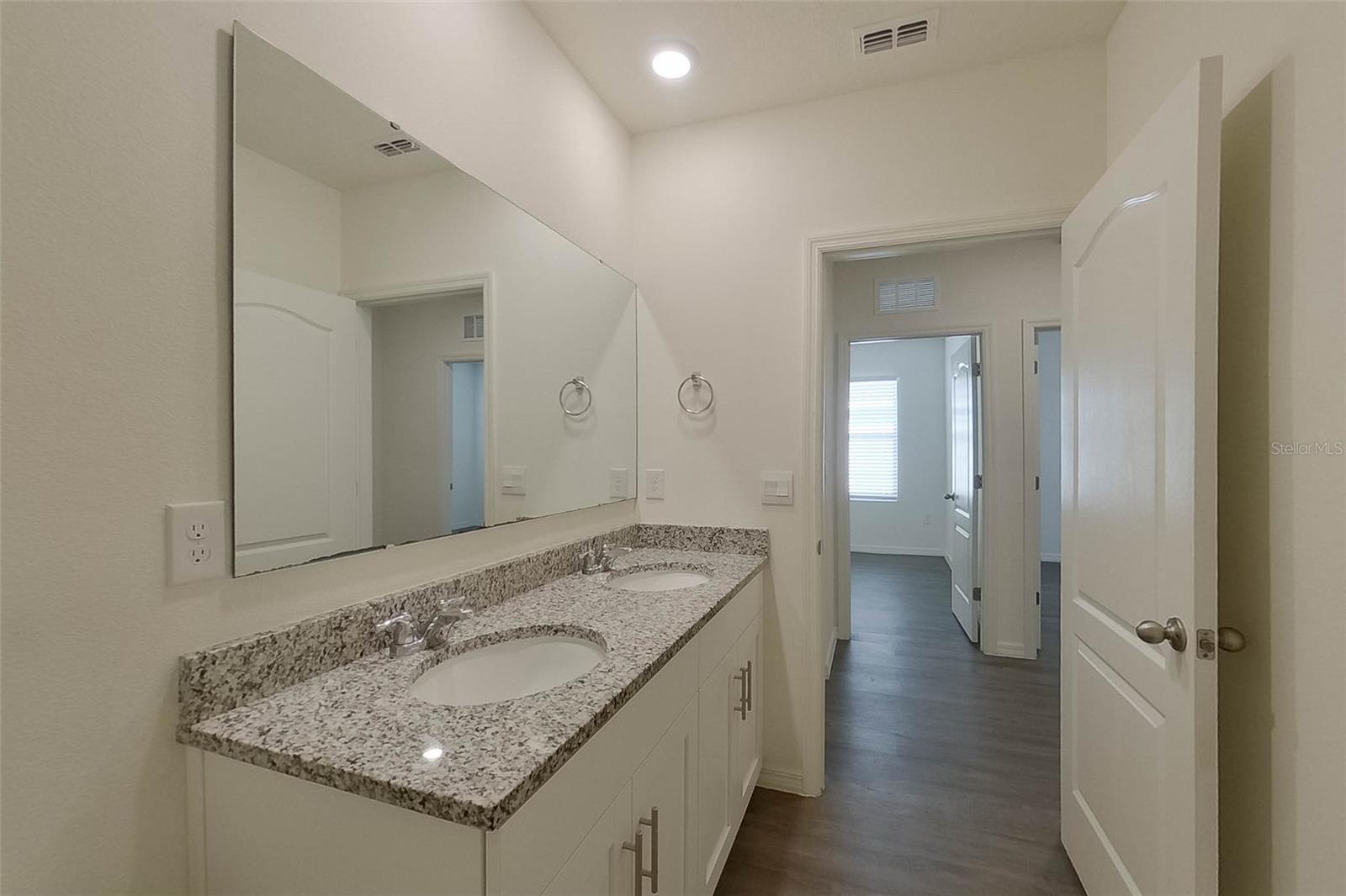 Image 19 of 29 For 32016 Katelin Circle