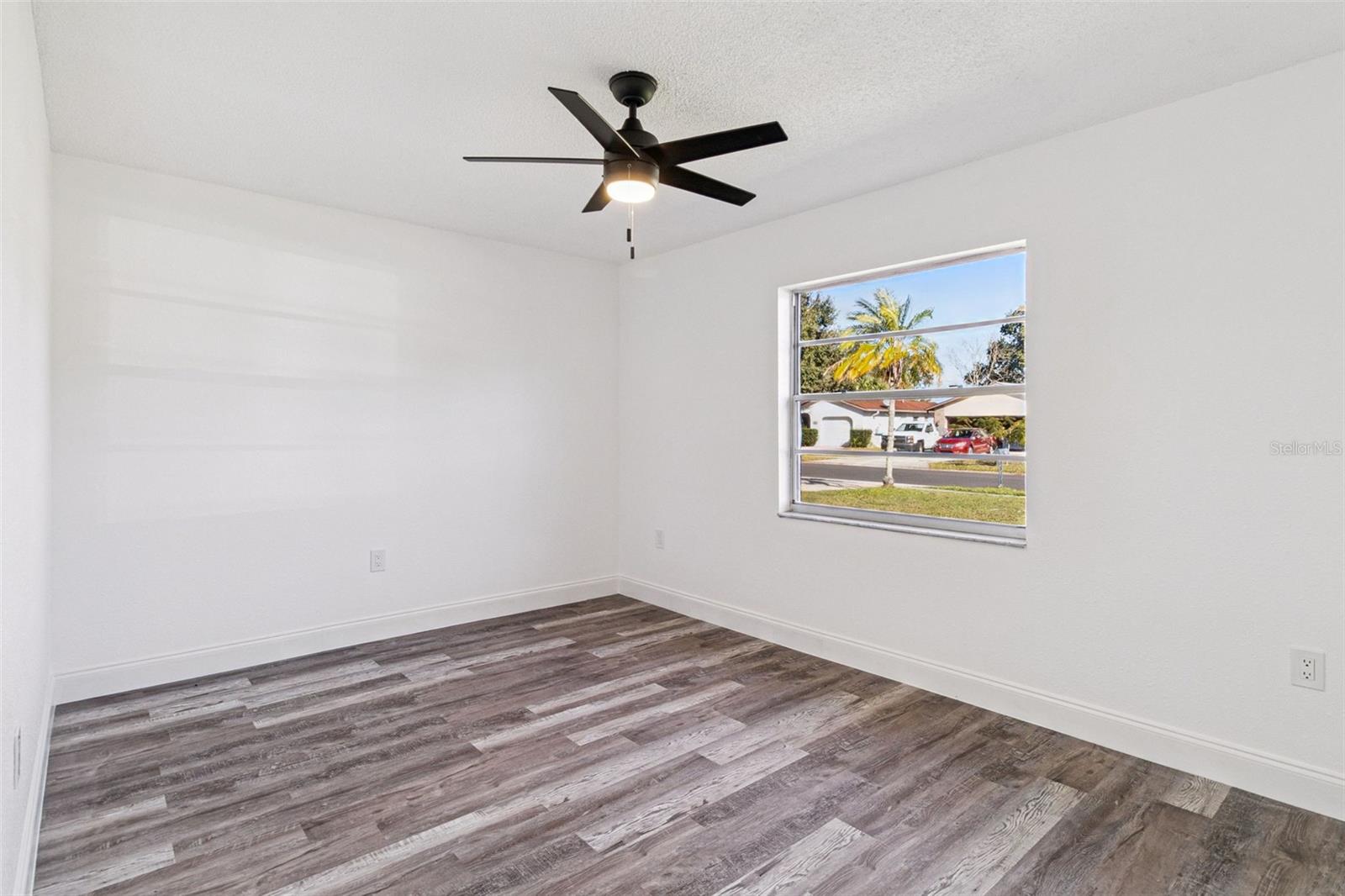 Image 13 of 25 For 2209 Spring Circle