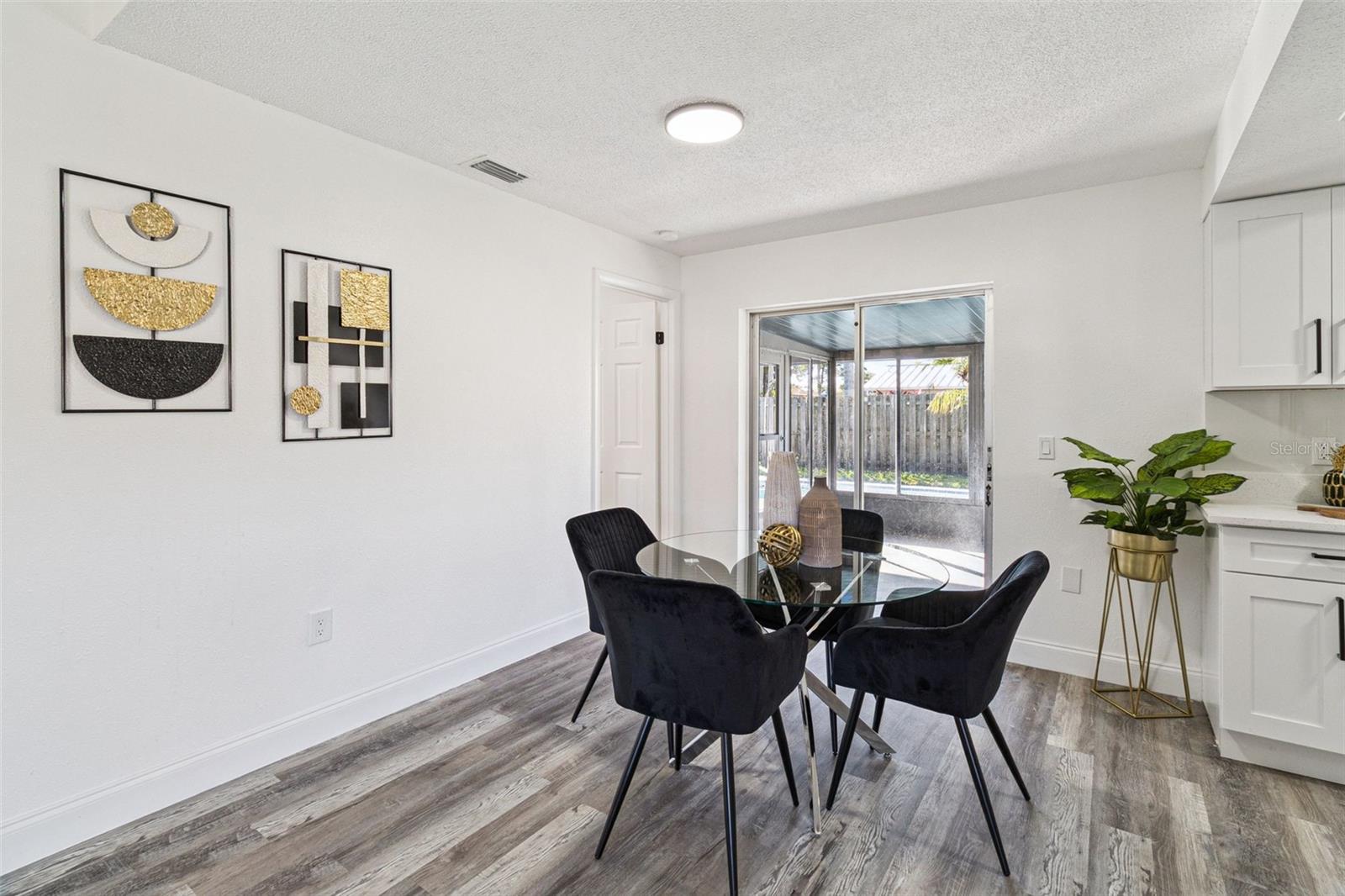 Image 6 of 25 For 2209 Spring Circle