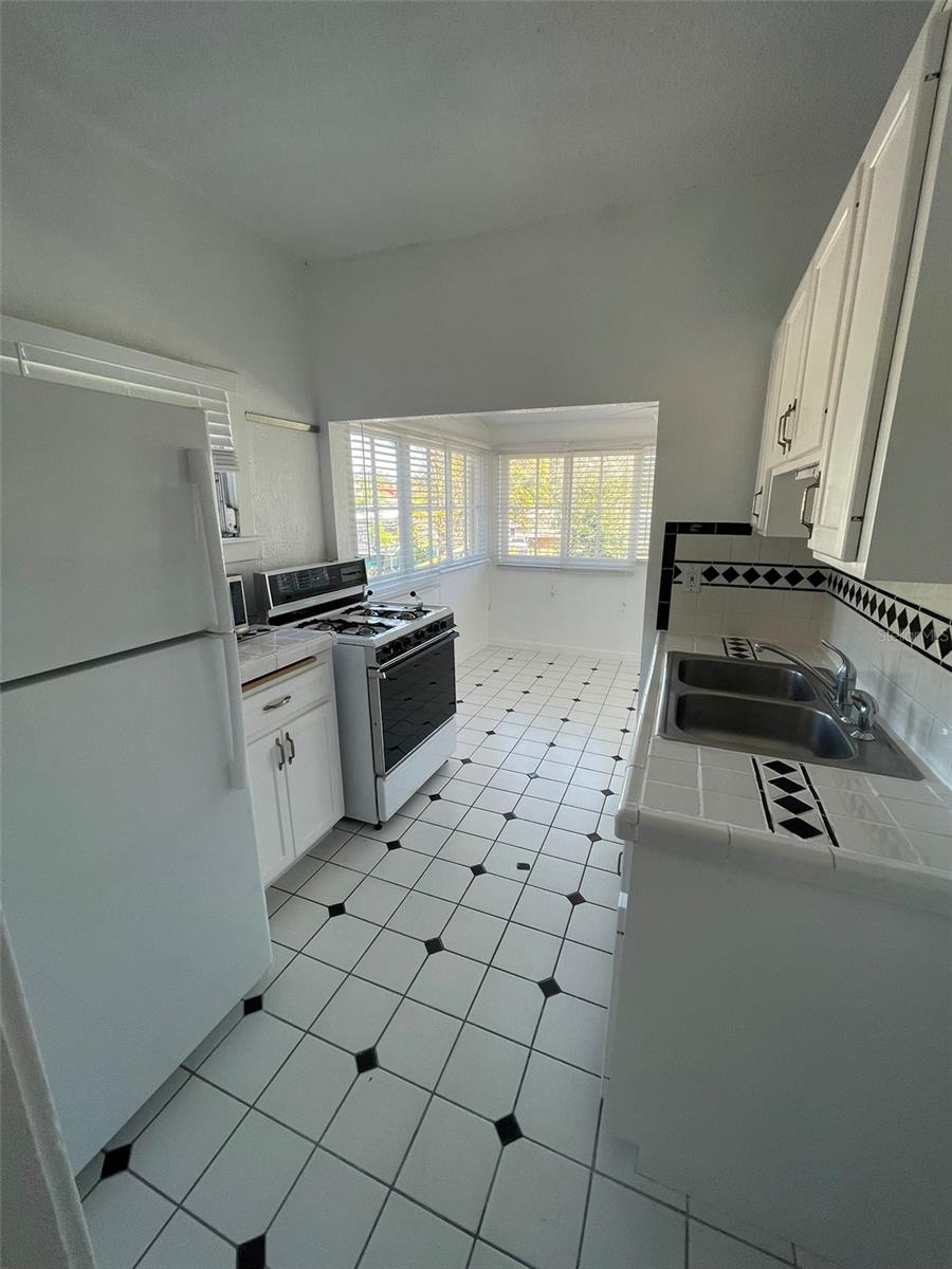 Image 3 of 9 For 429 Ruth Lane 3