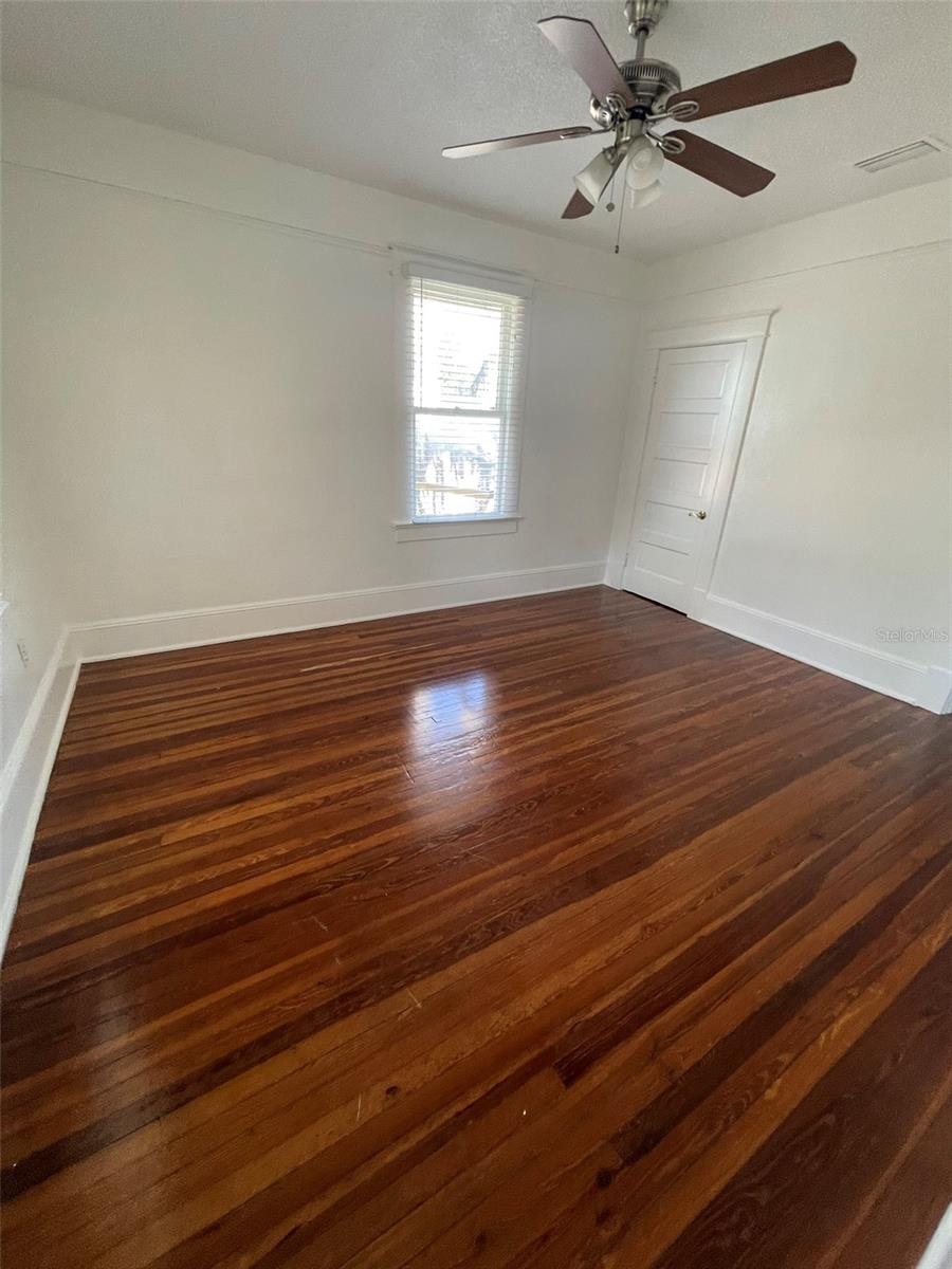 Image 7 of 9 For 429 Ruth Lane 3