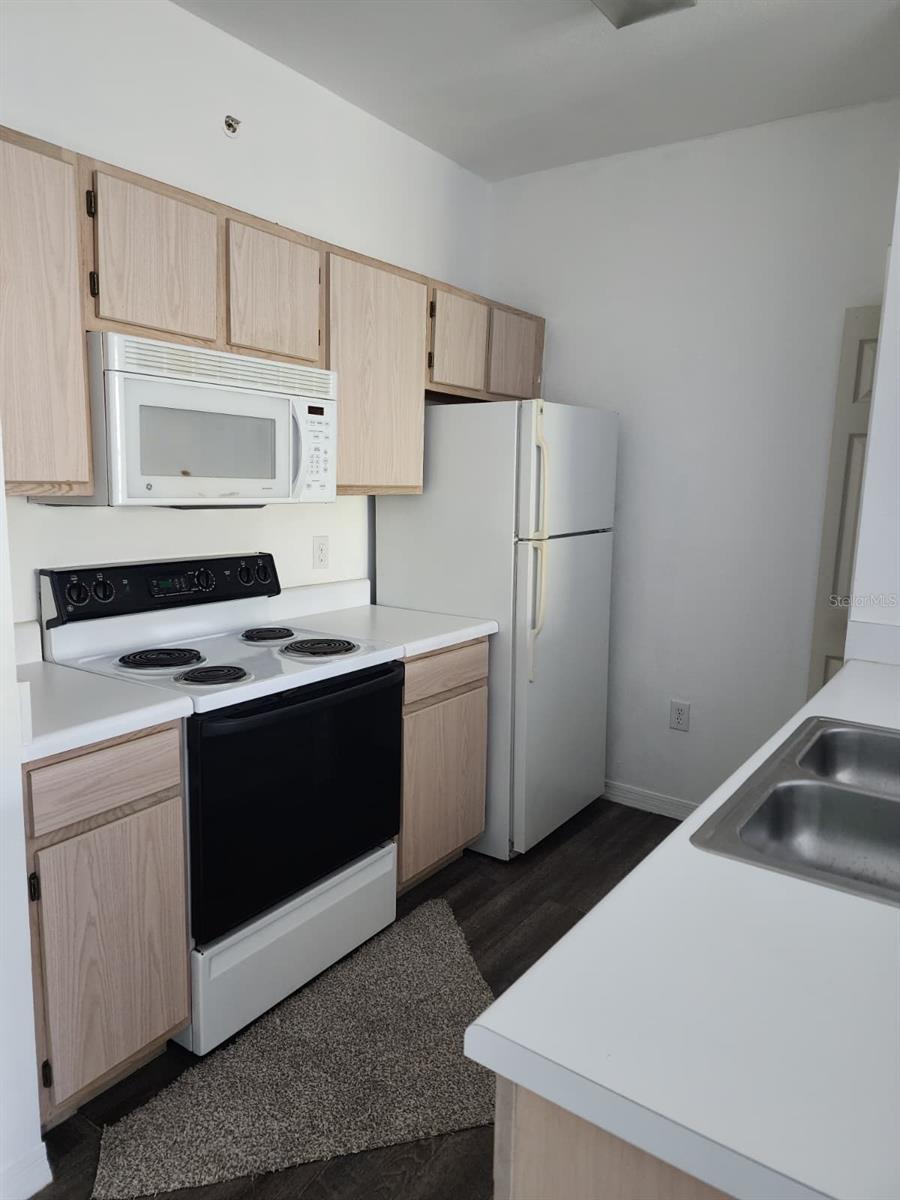 Image 5 of 9 For 5459 Vineland Road 4307