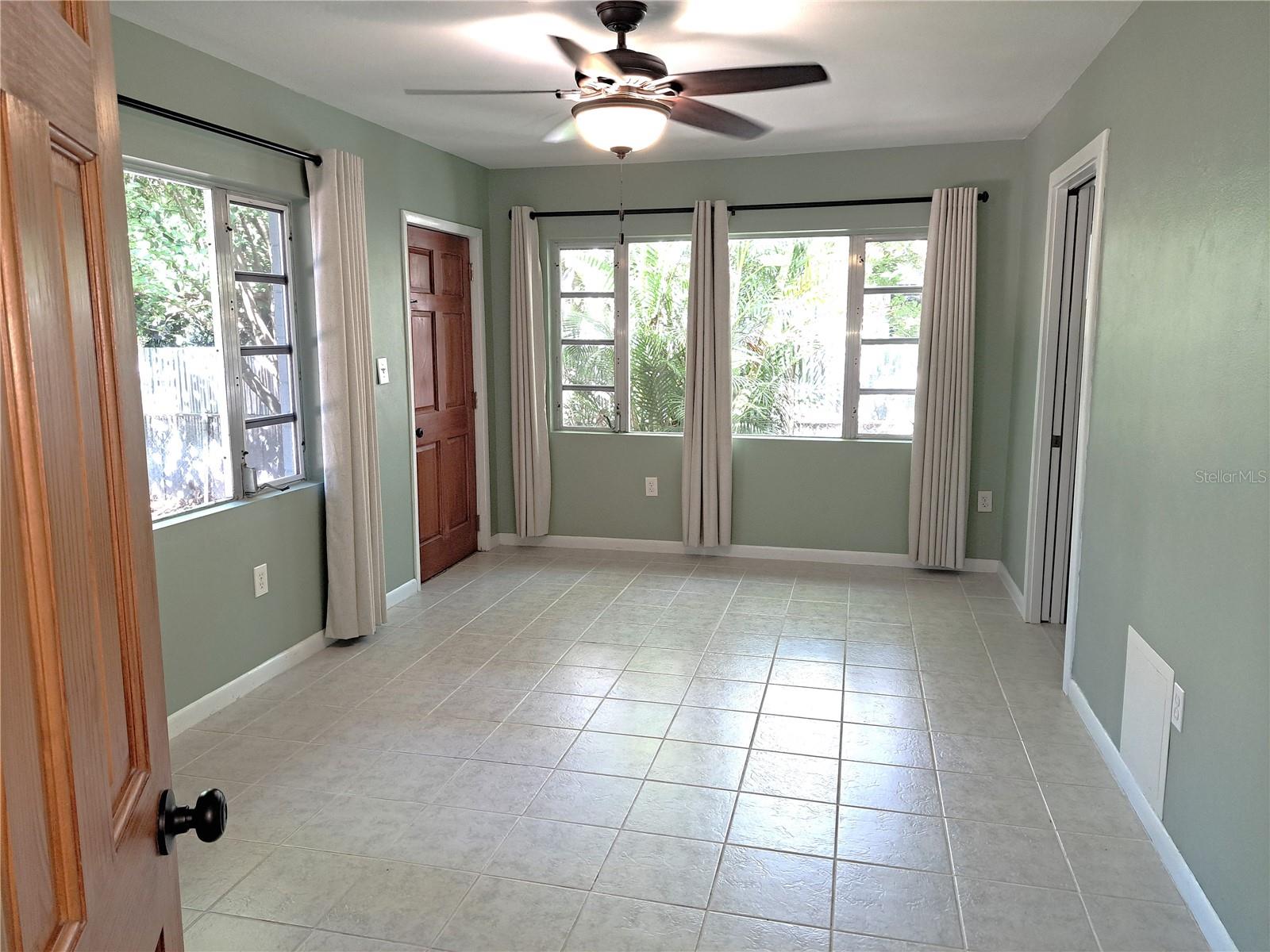 Image 23 of 50 For 1835 Edwin Boulevard