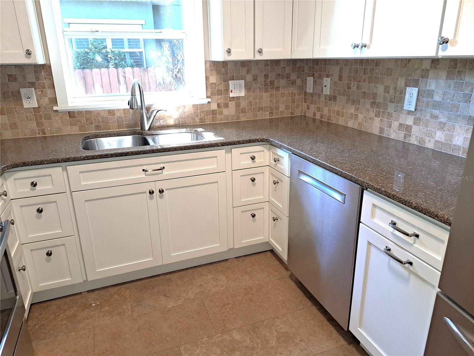 Image 9 of 50 For 1835 Edwin Boulevard