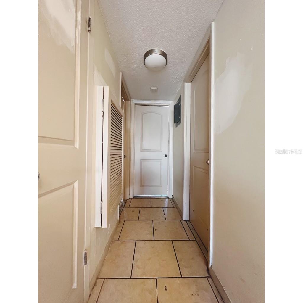 Image 5 of 8 For 515 Hyer Avenue 1