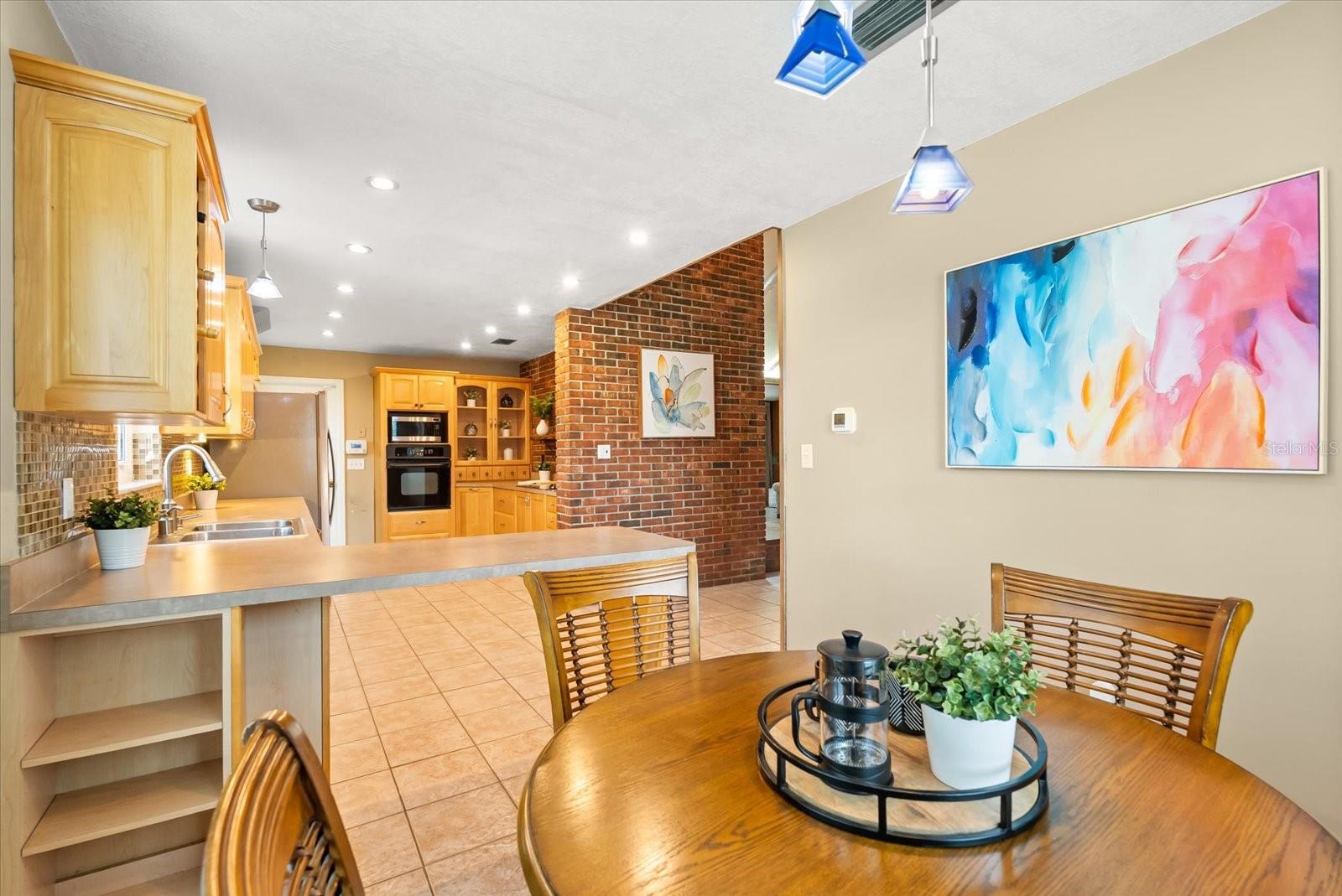 Image 14 of 43 For 536 Sir Arthur Court