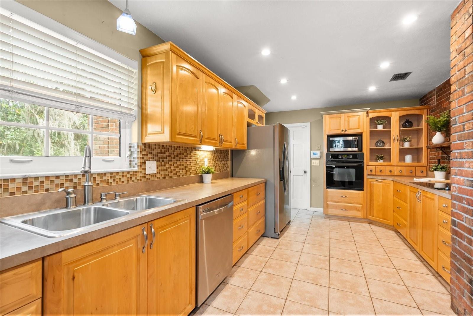 Image 15 of 43 For 536 Sir Arthur Court