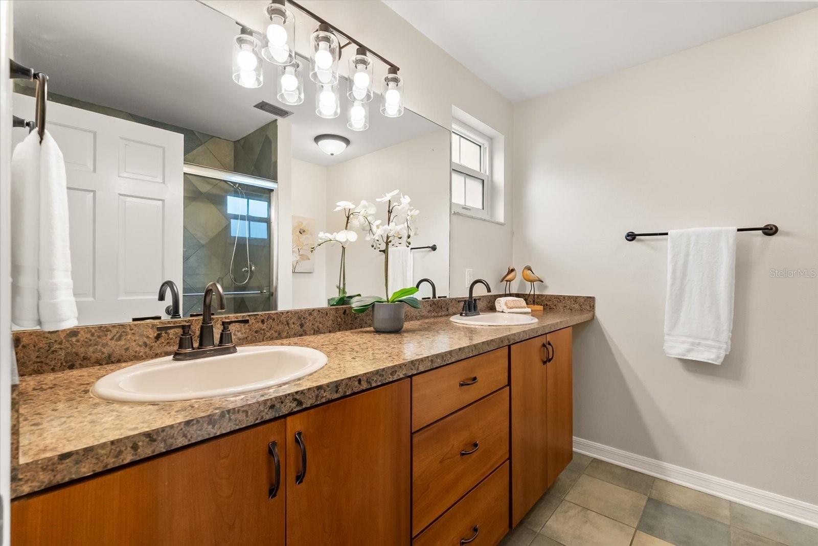 Image 18 of 43 For 536 Sir Arthur Court