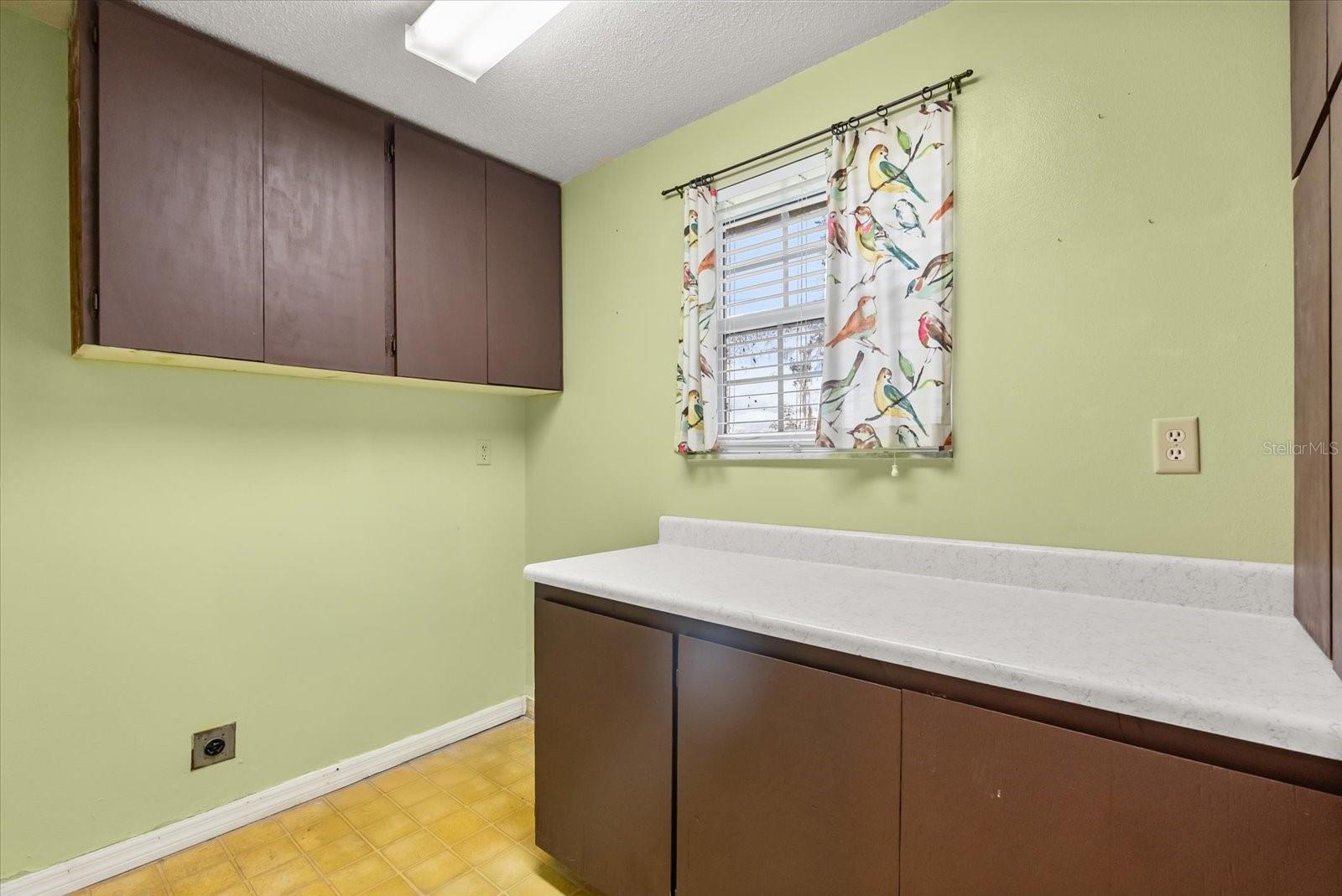 Image 36 of 43 For 536 Sir Arthur Court