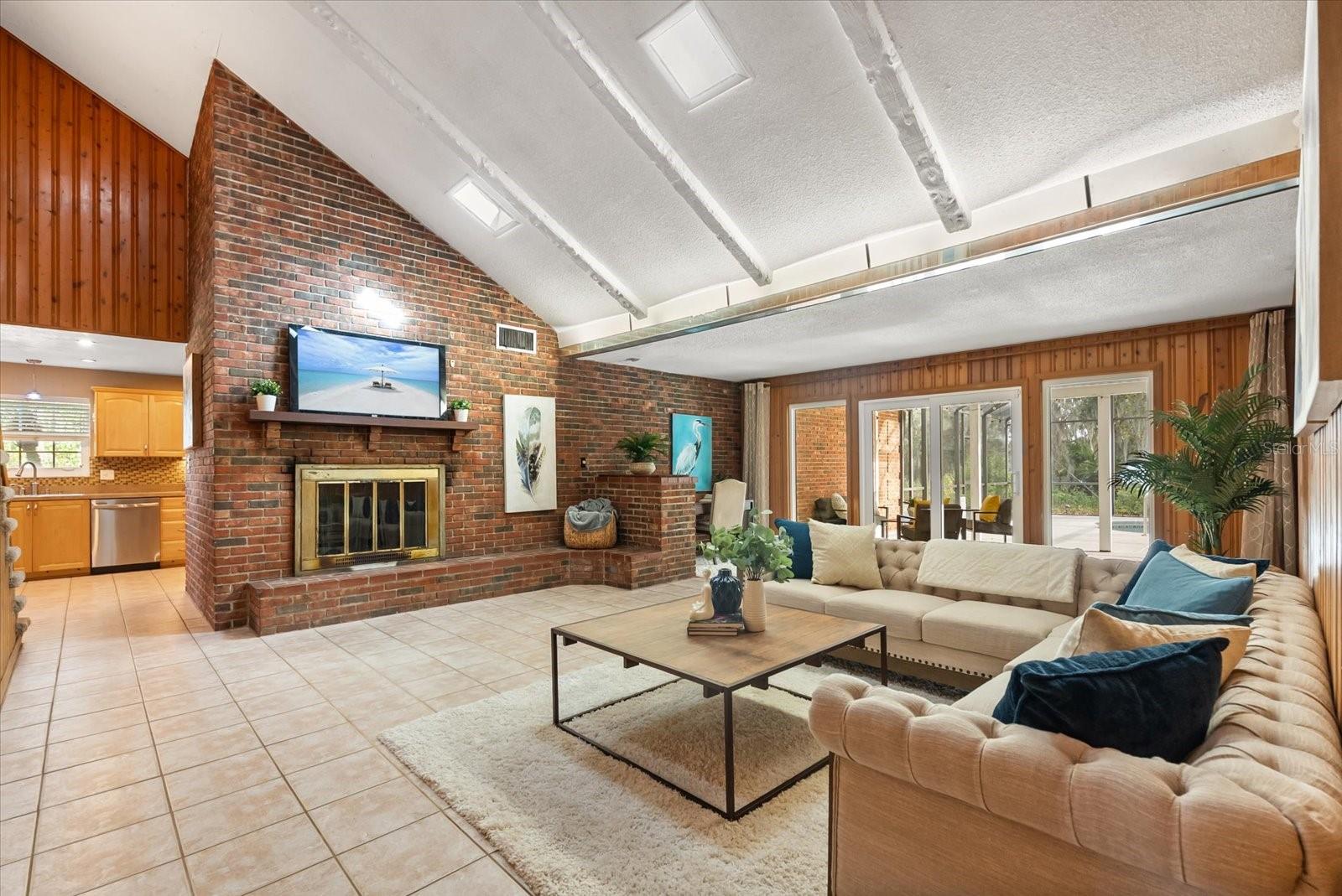 Image 5 of 43 For 536 Sir Arthur Court