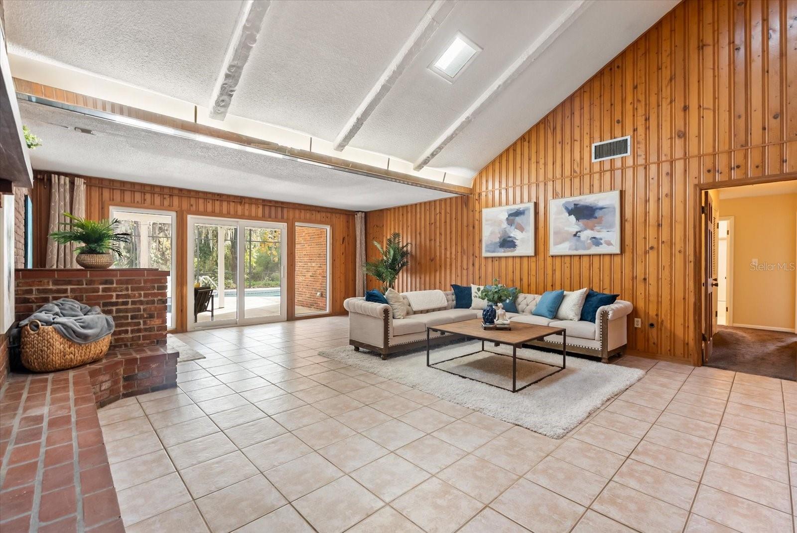 Image 8 of 43 For 536 Sir Arthur Court