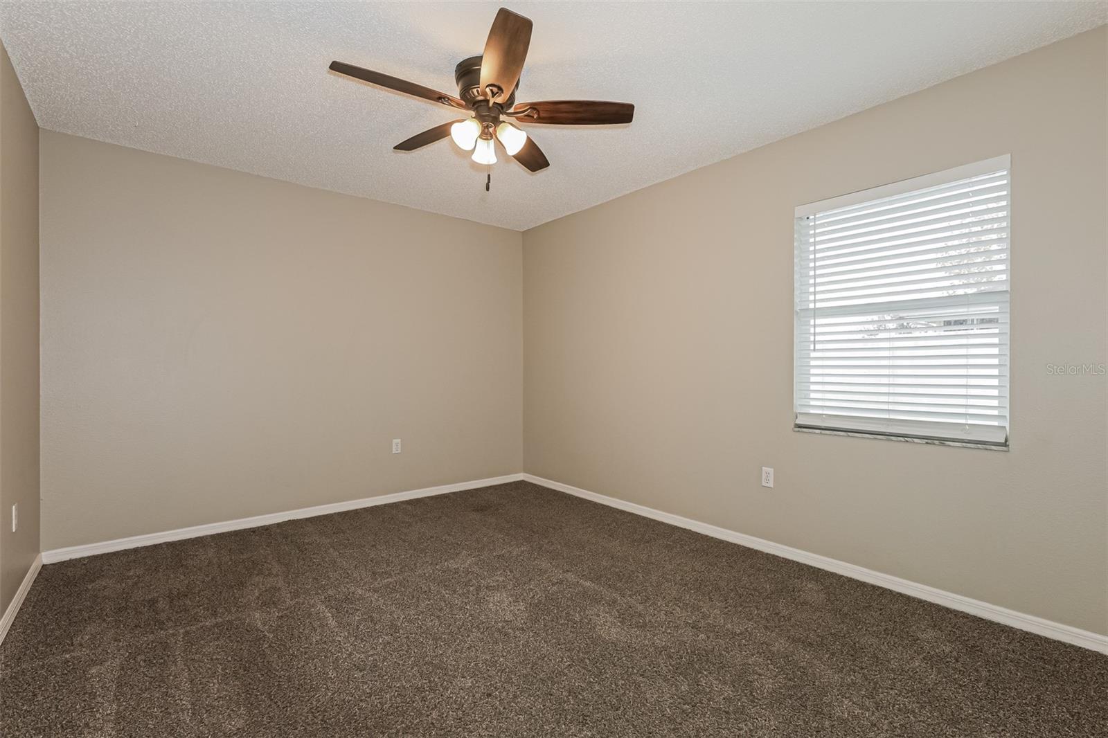 Image 17 of 21 For 7519 Floral Circle E