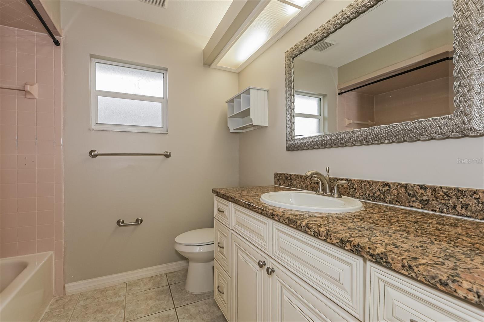 Image 18 of 21 For 7519 Floral Circle E