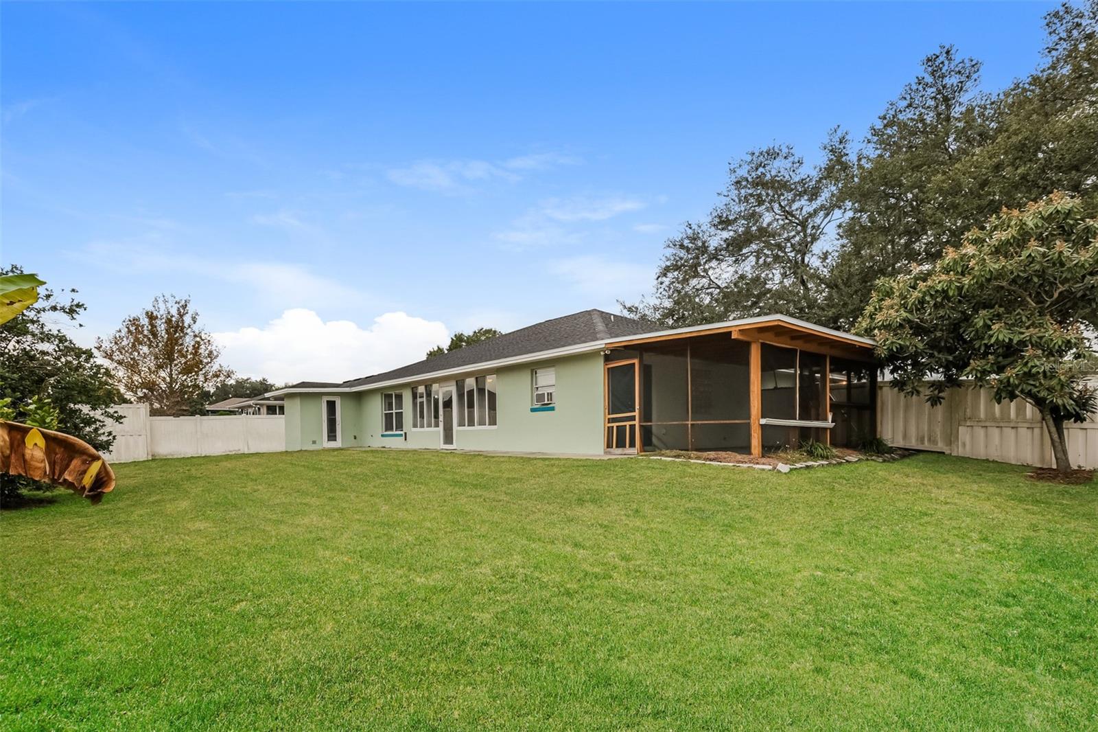 Image 19 of 21 For 7519 Floral Circle E