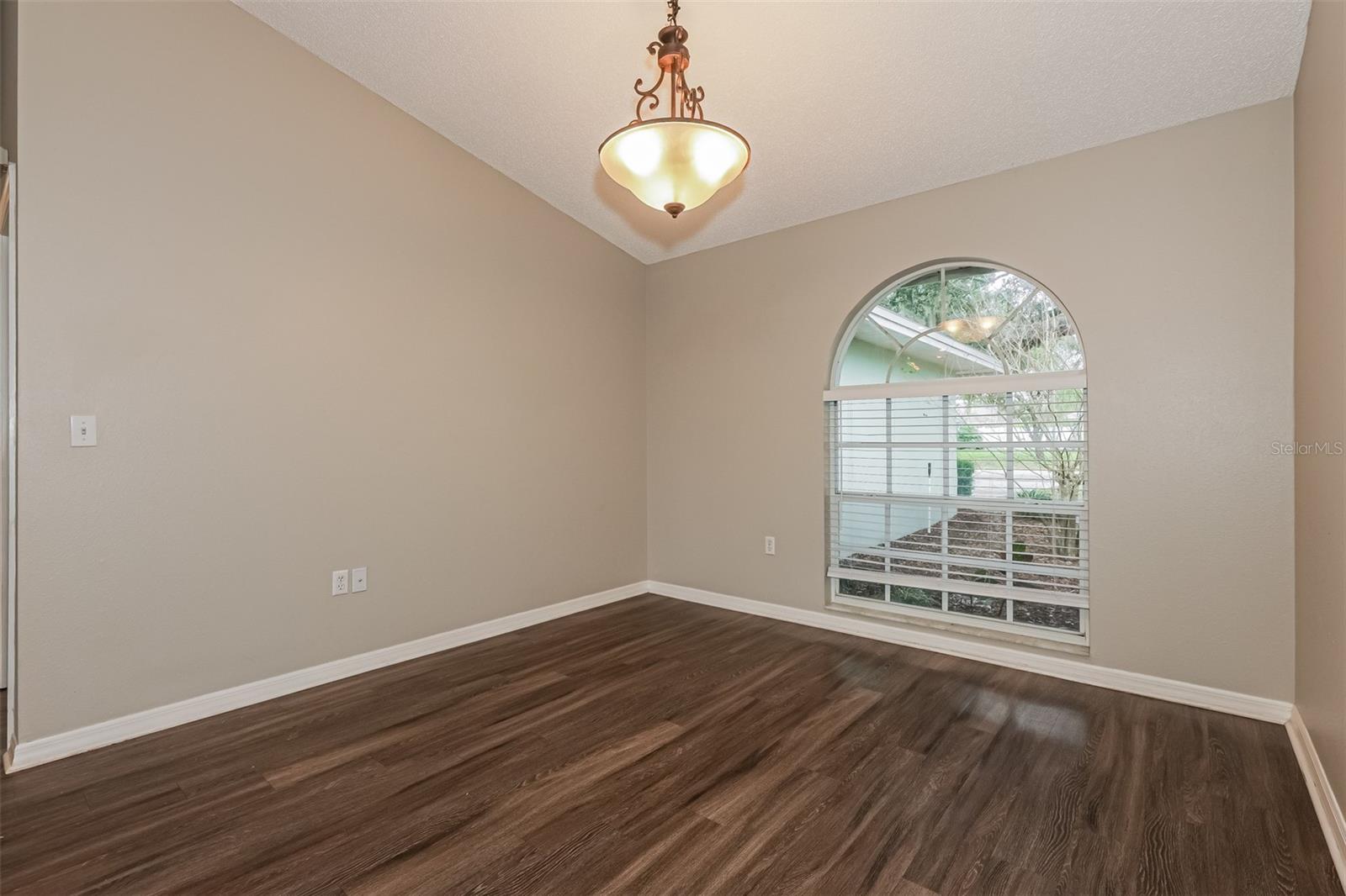 Image 5 of 21 For 7519 Floral Circle E