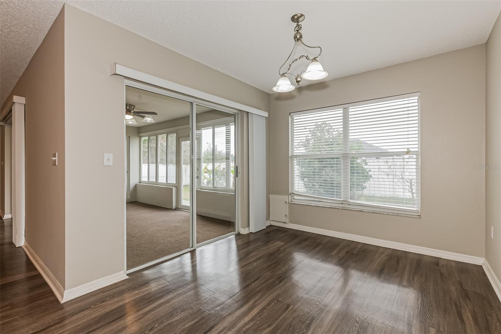 Image 7 of 21 For 7519 Floral Circle E