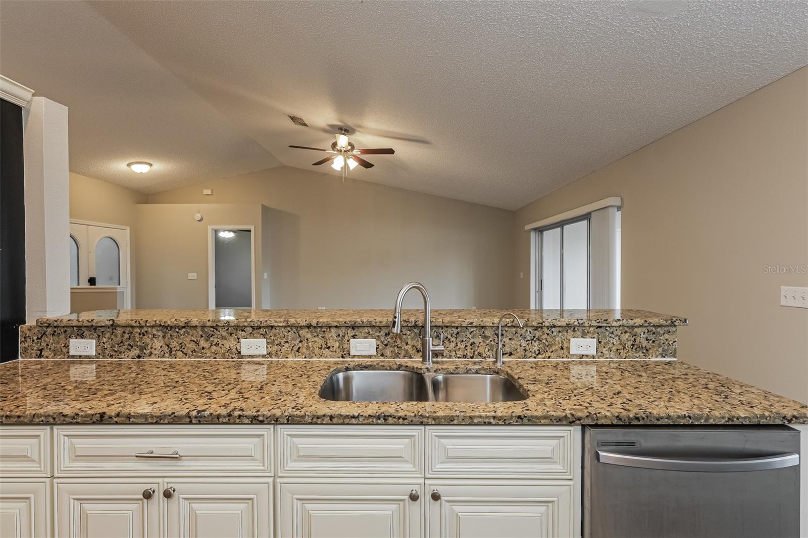 Image 8 of 21 For 7519 Floral Circle E