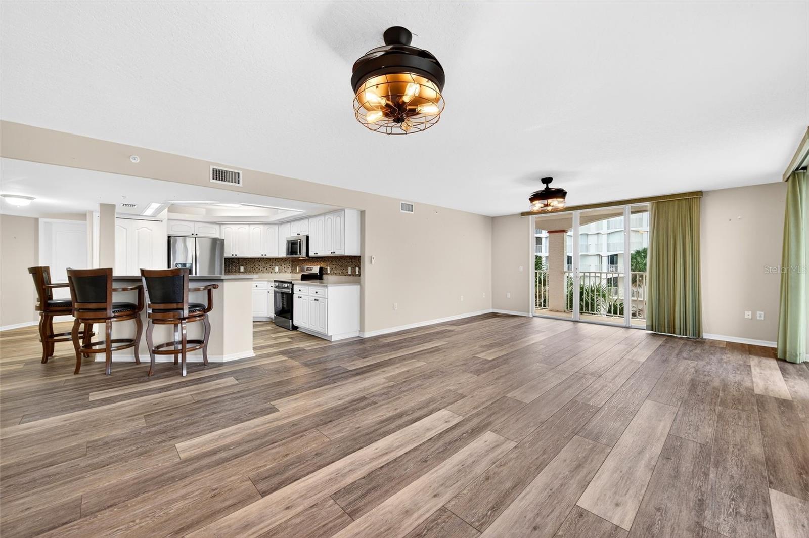 Image 13 of 52 For 821 Del Rio Way 301