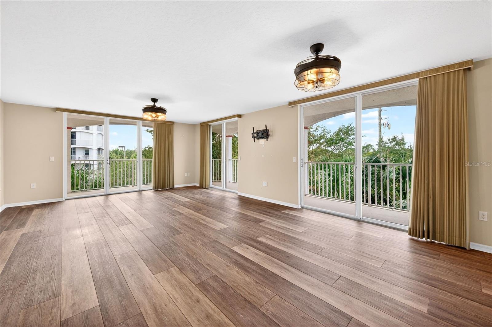 Image 14 of 52 For 821 Del Rio Way 301