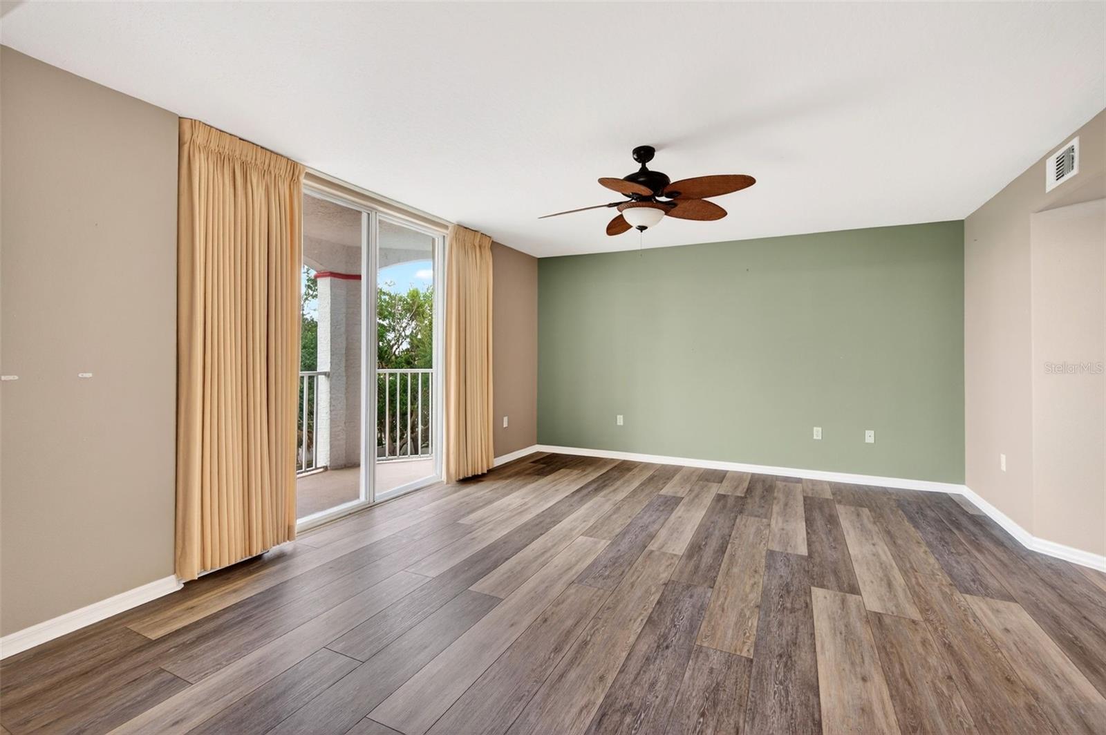 Image 20 of 52 For 821 Del Rio Way 301