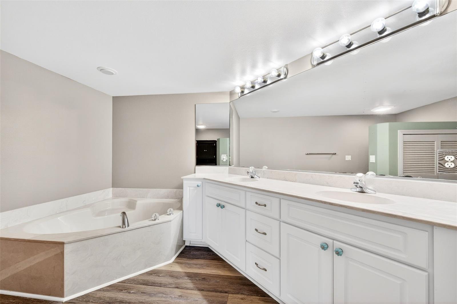 Image 26 of 52 For 821 Del Rio Way 301