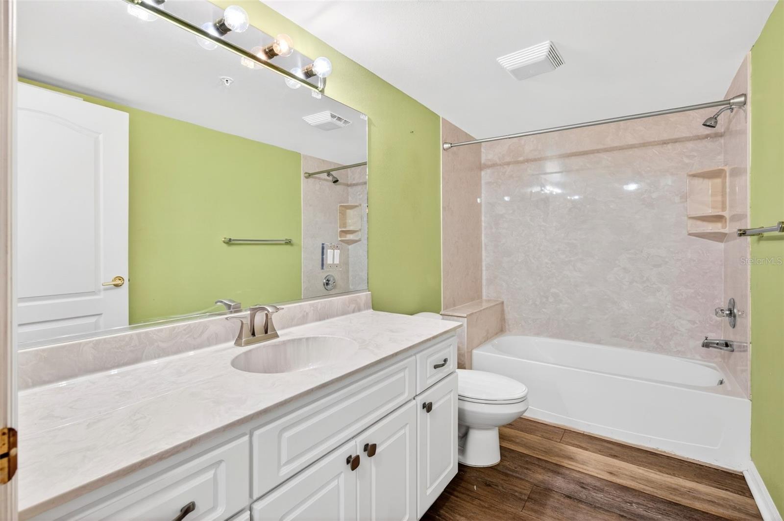 Image 32 of 52 For 821 Del Rio Way 301